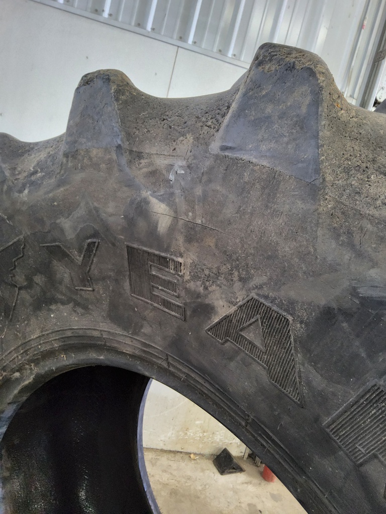 800/70R38 Goodyear Farm DT820 Super Traction R-1W 173B 75%