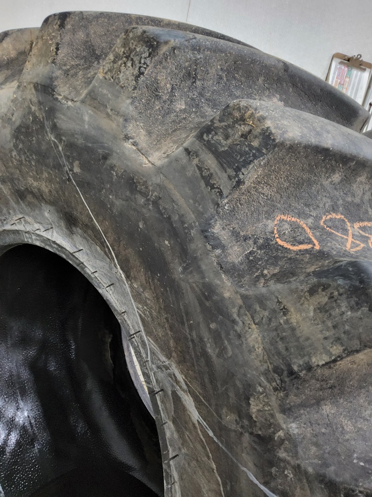 30.5/L-32 Firestone Super All Traction 23 R-1 , F (12 Ply) 85%