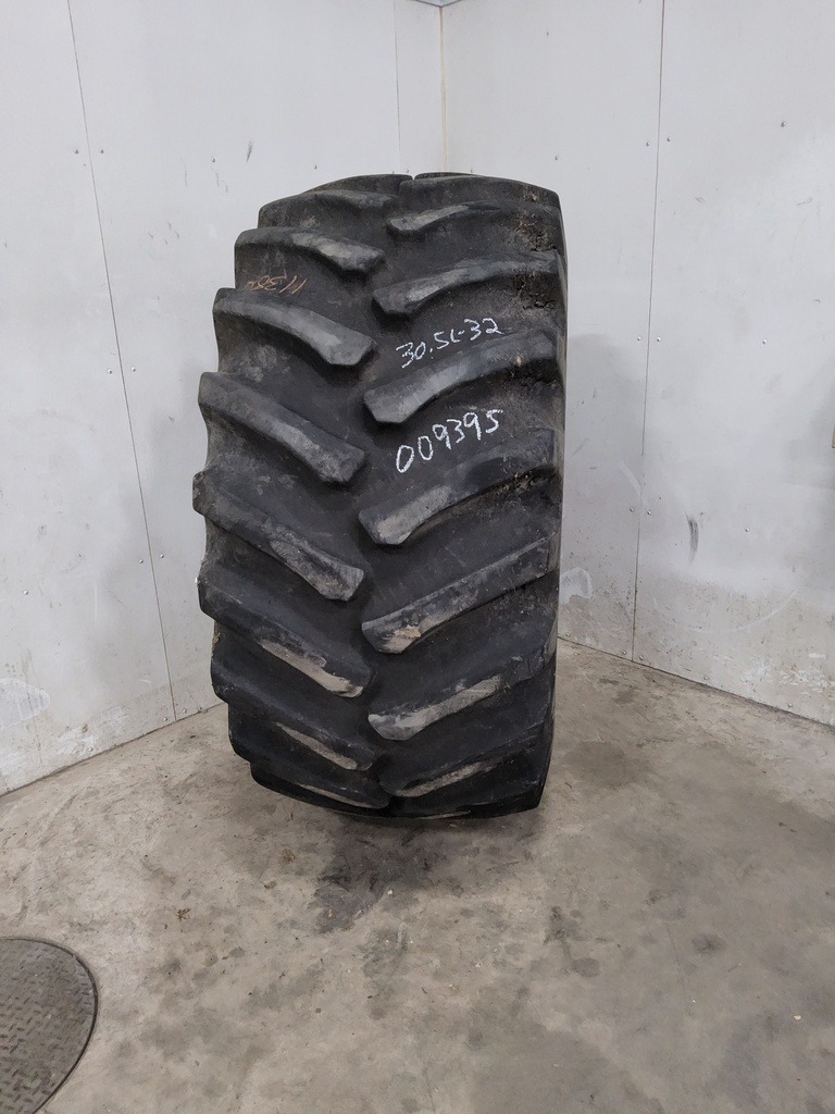 30.5/L-32 Firestone Super All Traction 23 R-1 , F (12 Ply) 85%