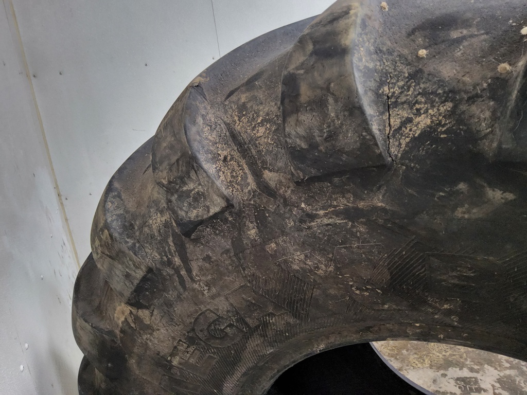 1050/50R32 Michelin MegaXBib (M28) R-1W 178A8 80%