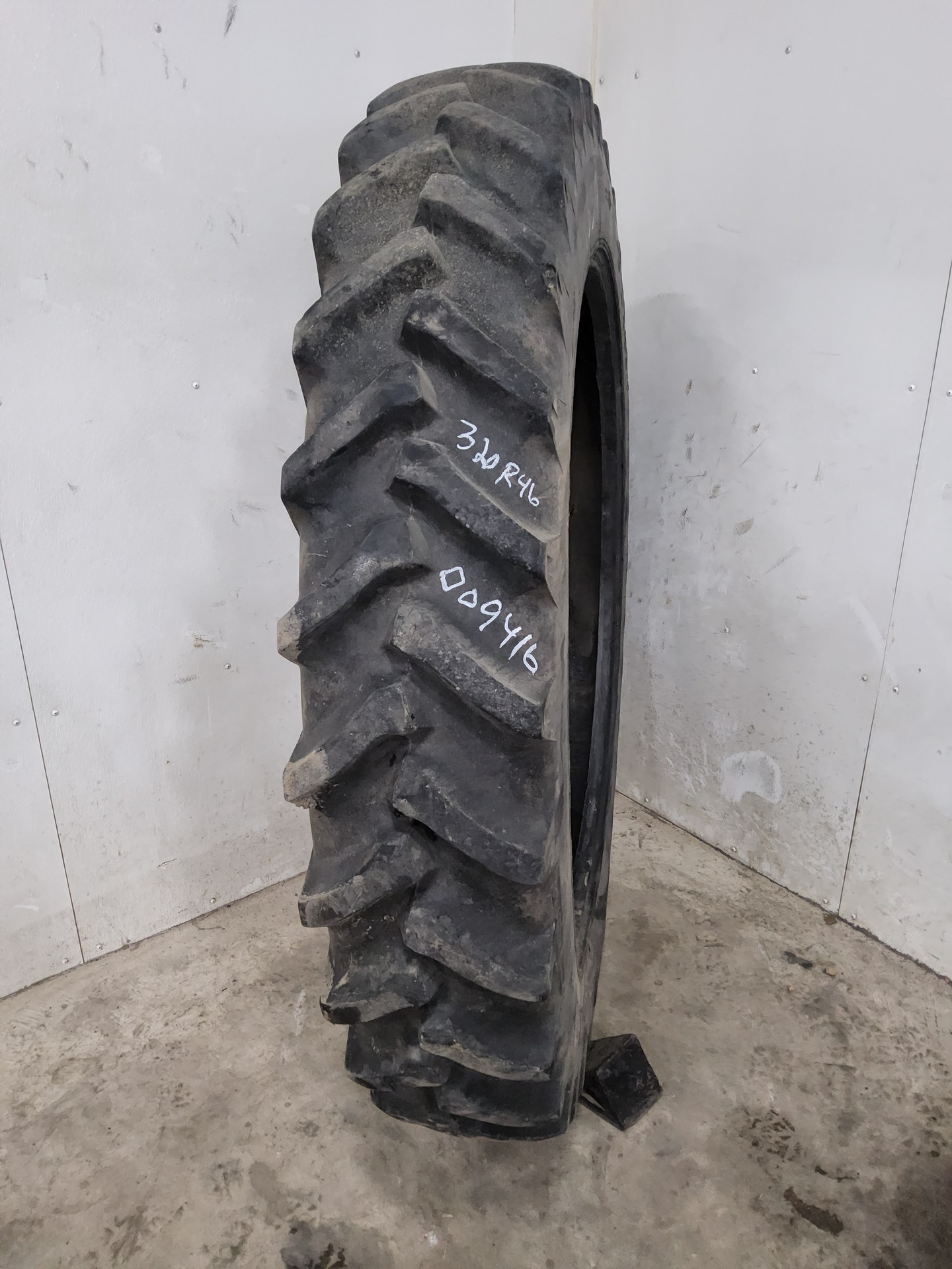 Used320/90R46 Titan Farm TT49V Radial R1W Agricultural Tires for Sales