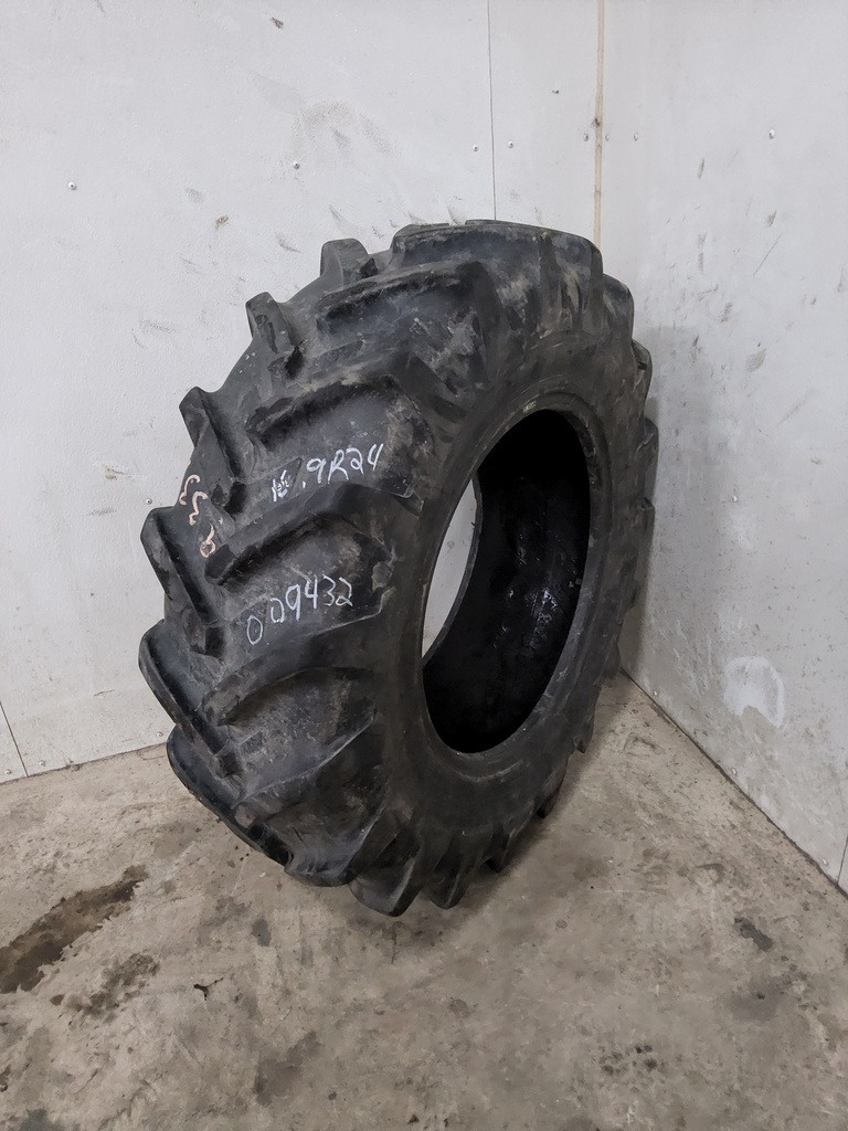 13.6/R28 Michelin AgriBib R-1W 120B 65%