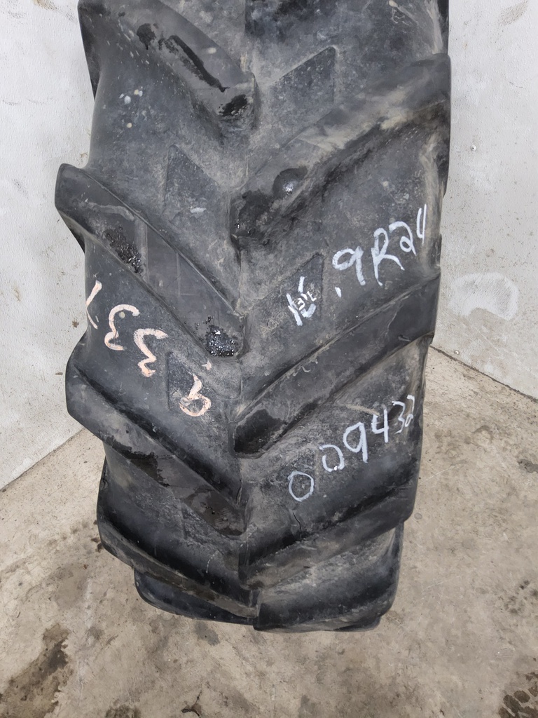 13.6/R28 Michelin AgriBib R-1W 120B 65%