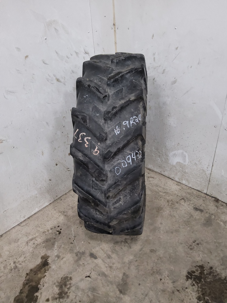 13.6/R28 Michelin AgriBib R-1W 120B 65%