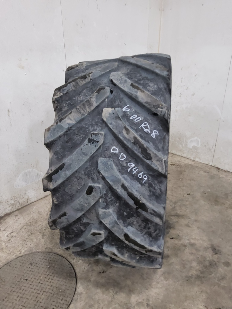 600/65R28 BKT Tires Agrimax RT 657 R-1W 157A8 35%