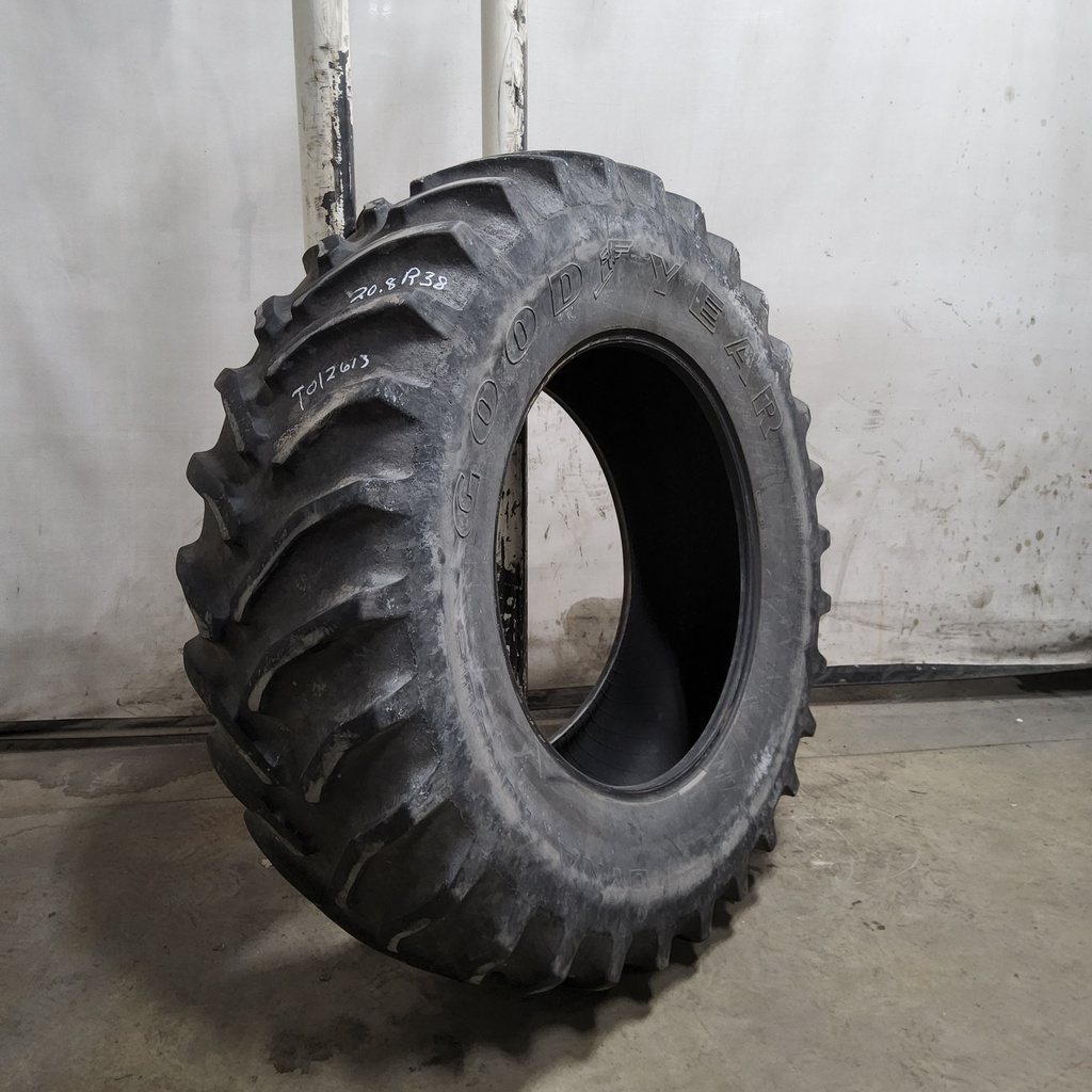 20.8/R38 Goodyear Farm Dyna Torque Radial R-1 141B 70%