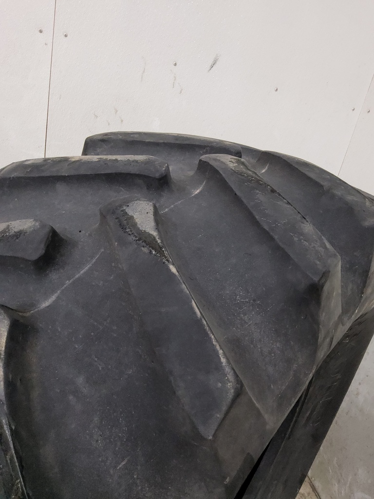 24.5/-32 Firestone Super All Traction 23 R-1 , F (12 Ply) 90%