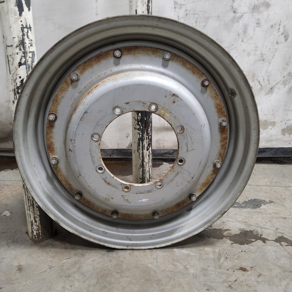 Stub Disc Center for 34" Rim, Case IH Silver Mist