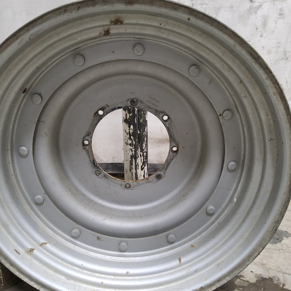 Stub Disc Center for 34" Rim, Case IH Silver Mist