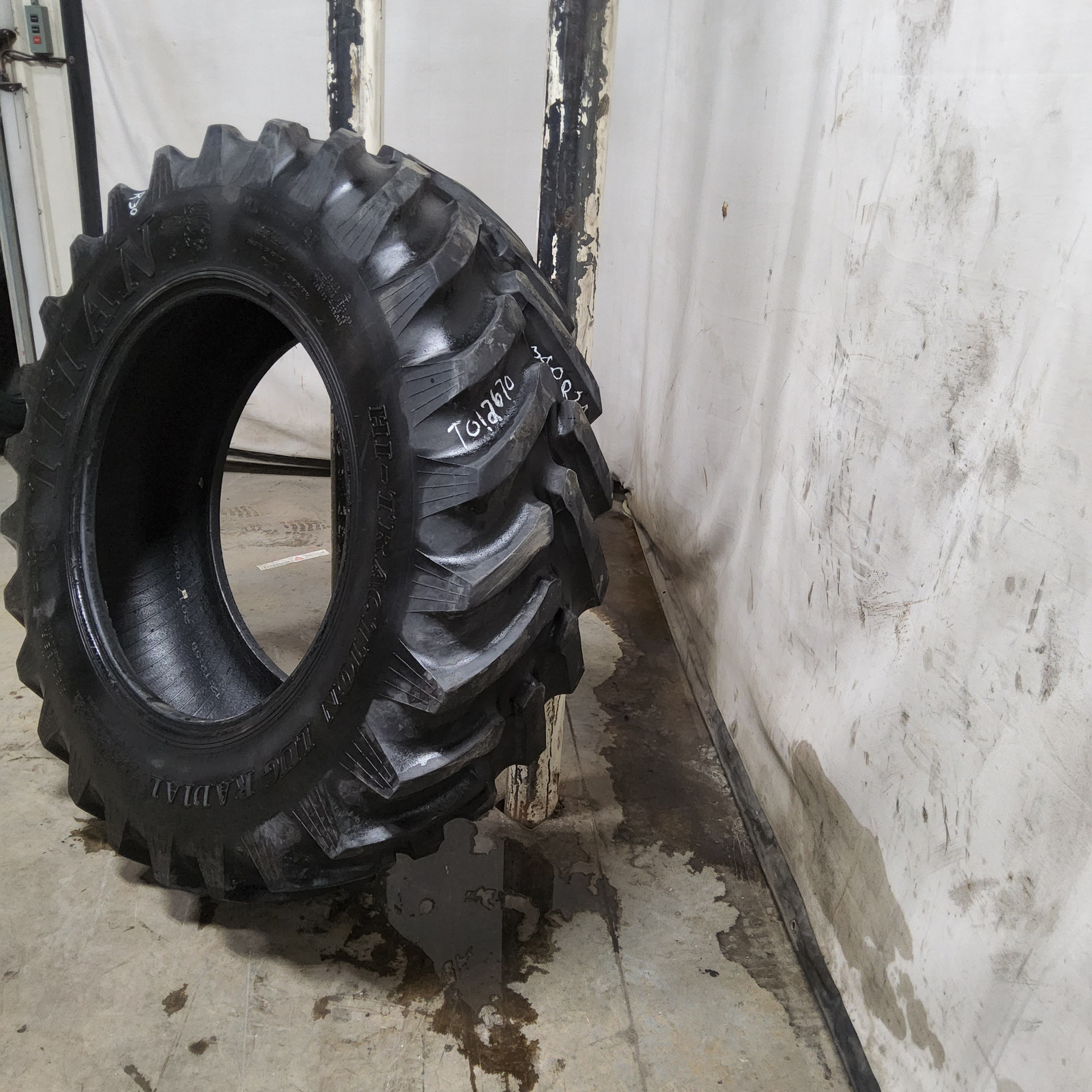 Used380/85R30 Titan Farm Hi Traction Lug Radial R-1 Agricultural Tires ...