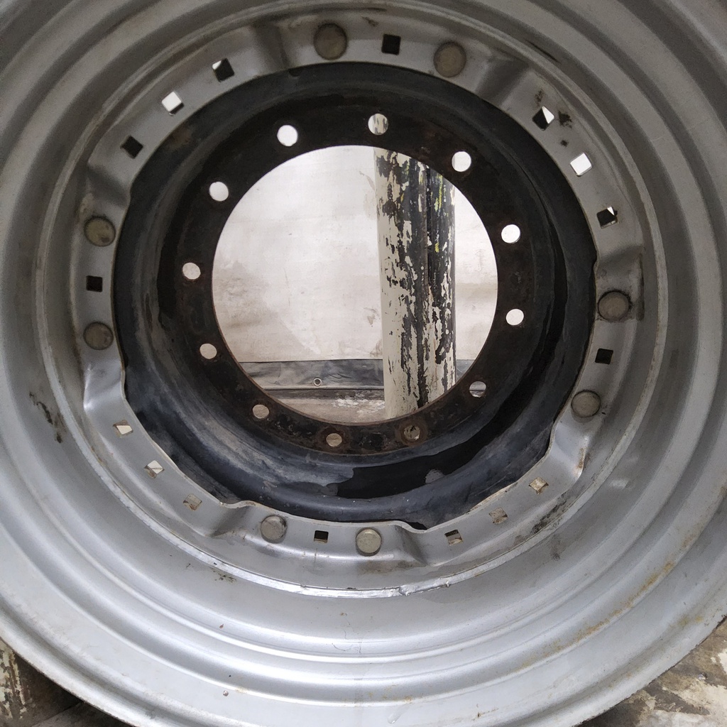 12-Hole Waffle Wheel (Groups of 2 bolts) Center for 28"-30" Rim, Black