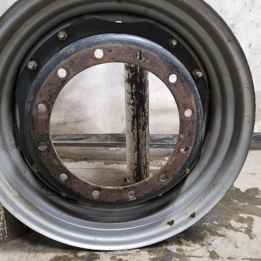 12-Hole Waffle Wheel (Groups of 2 bolts) Center for 28"-30" Rim, Black