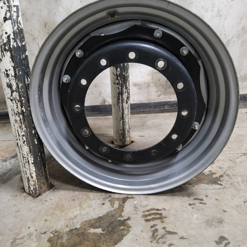 12-Hole Waffle Wheel (Groups of 2 bolts) Center for 28"-30" Rim, Black