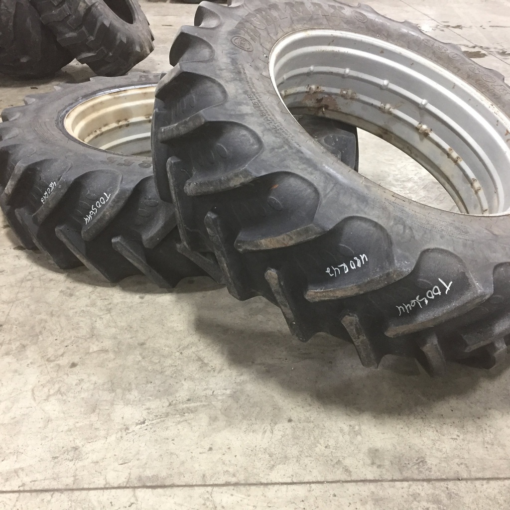 480/80R42 BKT Tires Agrimax RT 855 R-1W on Case IH Silver Mist 0-Hole Double Bevel 42" Cast 90%