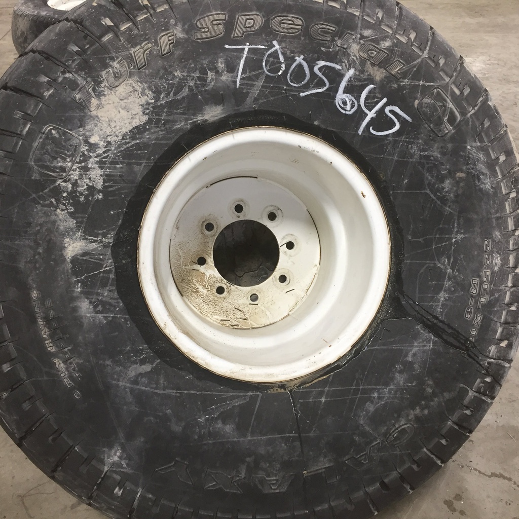 22.5/LL-16.1 Galaxy Turf Special R-3 on New Holland White 8-Hole Flat Plate 65%