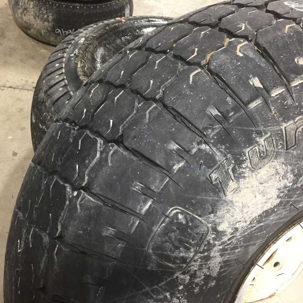 22.5/LL-16.1 Galaxy Turf Special R-3 on New Holland White 8-Hole Flat Plate 65%
