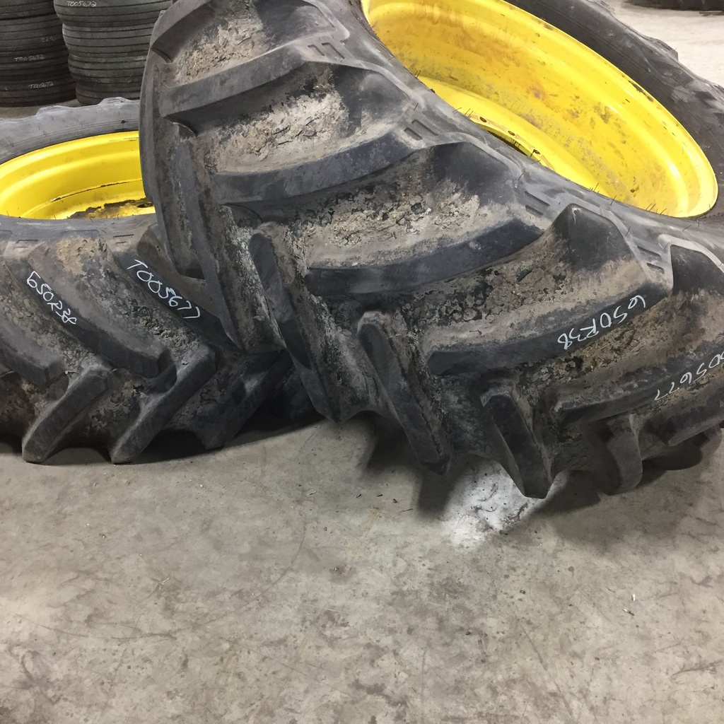 650/65R38 Alliance 365 Agristar R-1W on John Deere Yellow 12-Hole Formed Plate Sprayer 80%