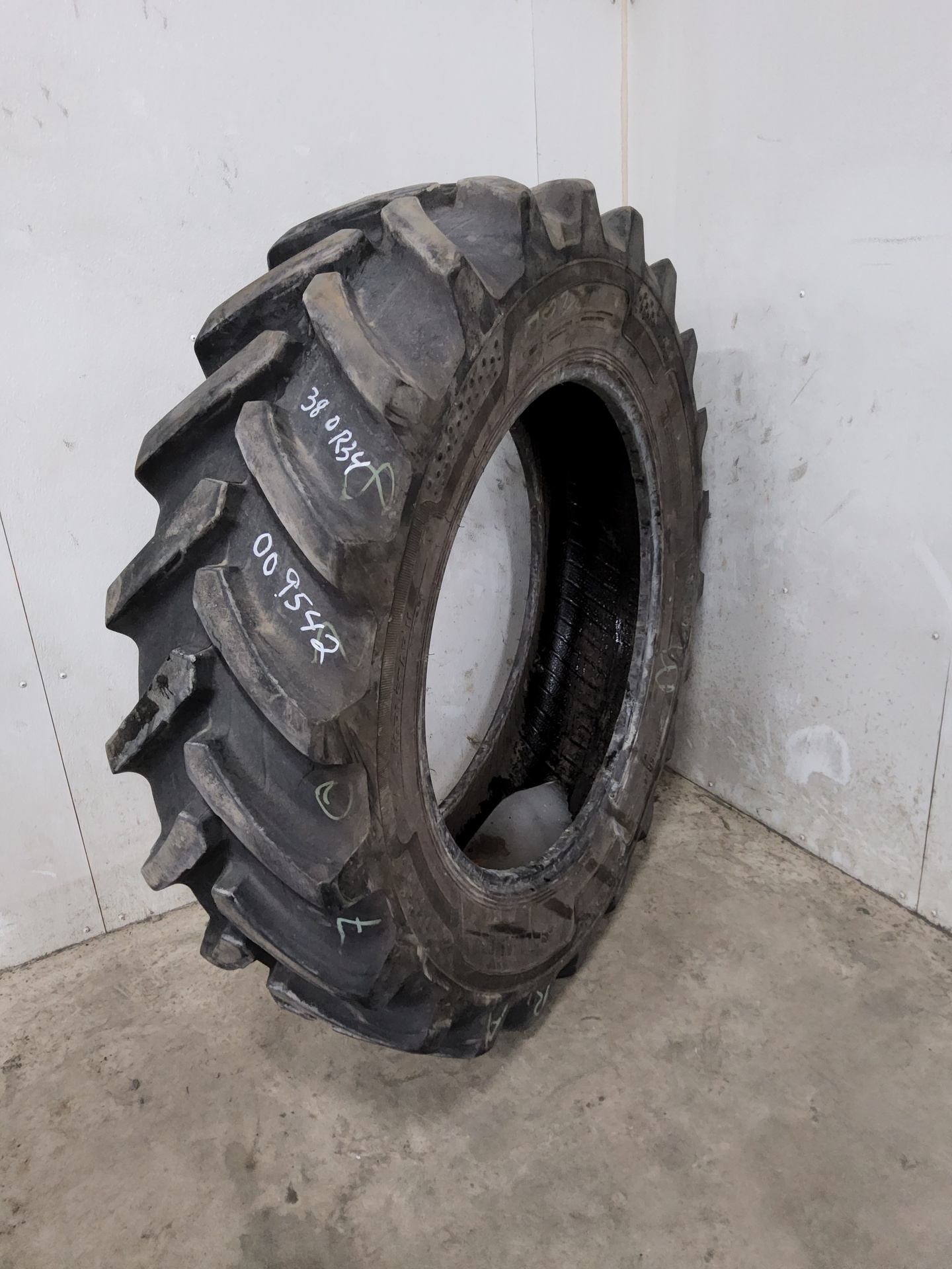 Used380/85R34 Alliance 485 Agristar II R-1W Agricultural Tires for ...