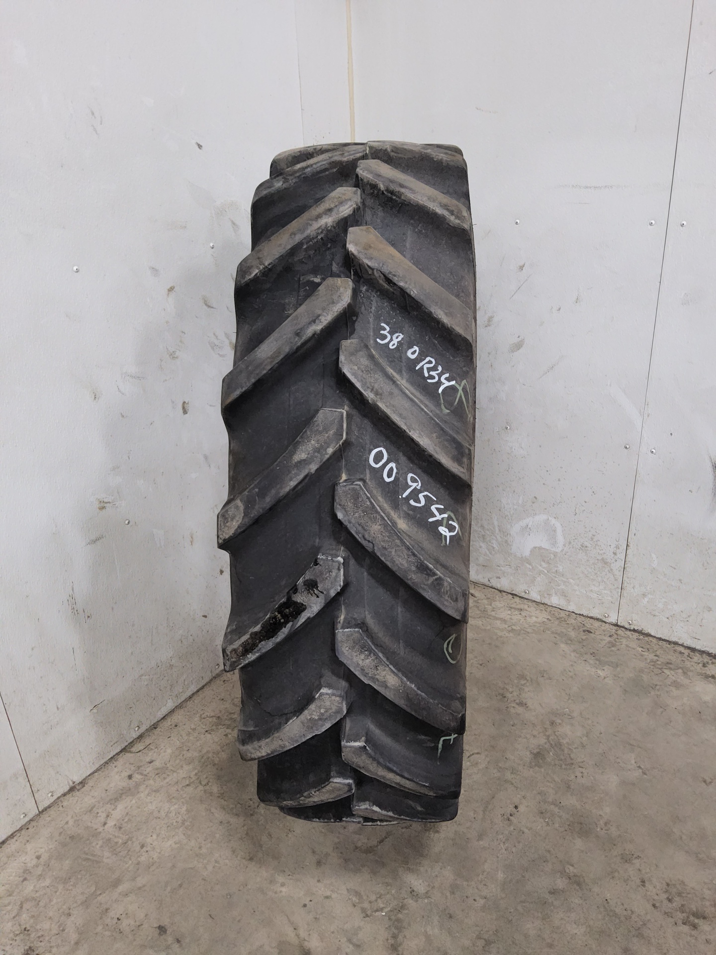 Used380/85R34 Alliance 485 Agristar II R1W Agricultural Tires for