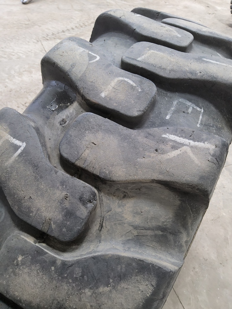 14.00/-24 CATERPILLAR G-2 , F (12 Ply)