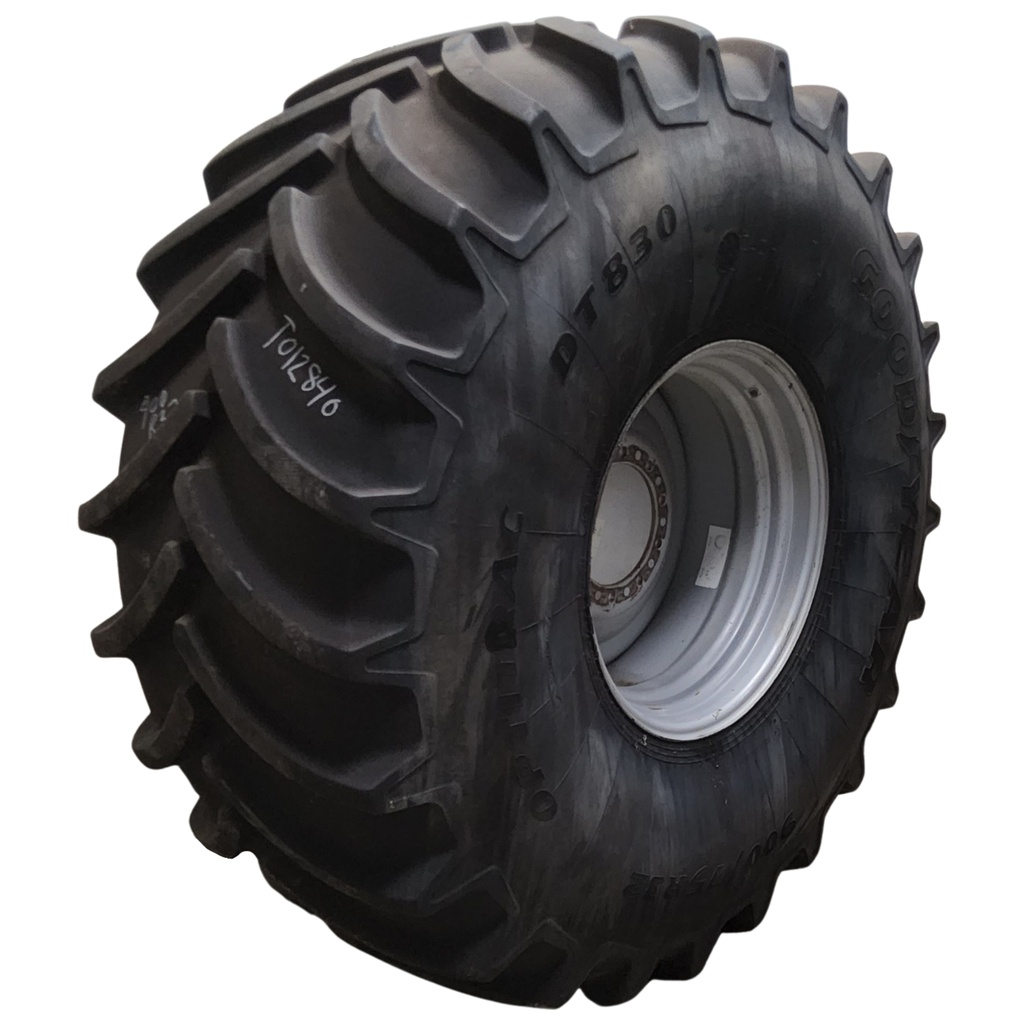 900/75R32 Goodyear Farm DT830 Optitrac R-1W on Case IH Silver Mist 10-Hole Formed Plate 80%