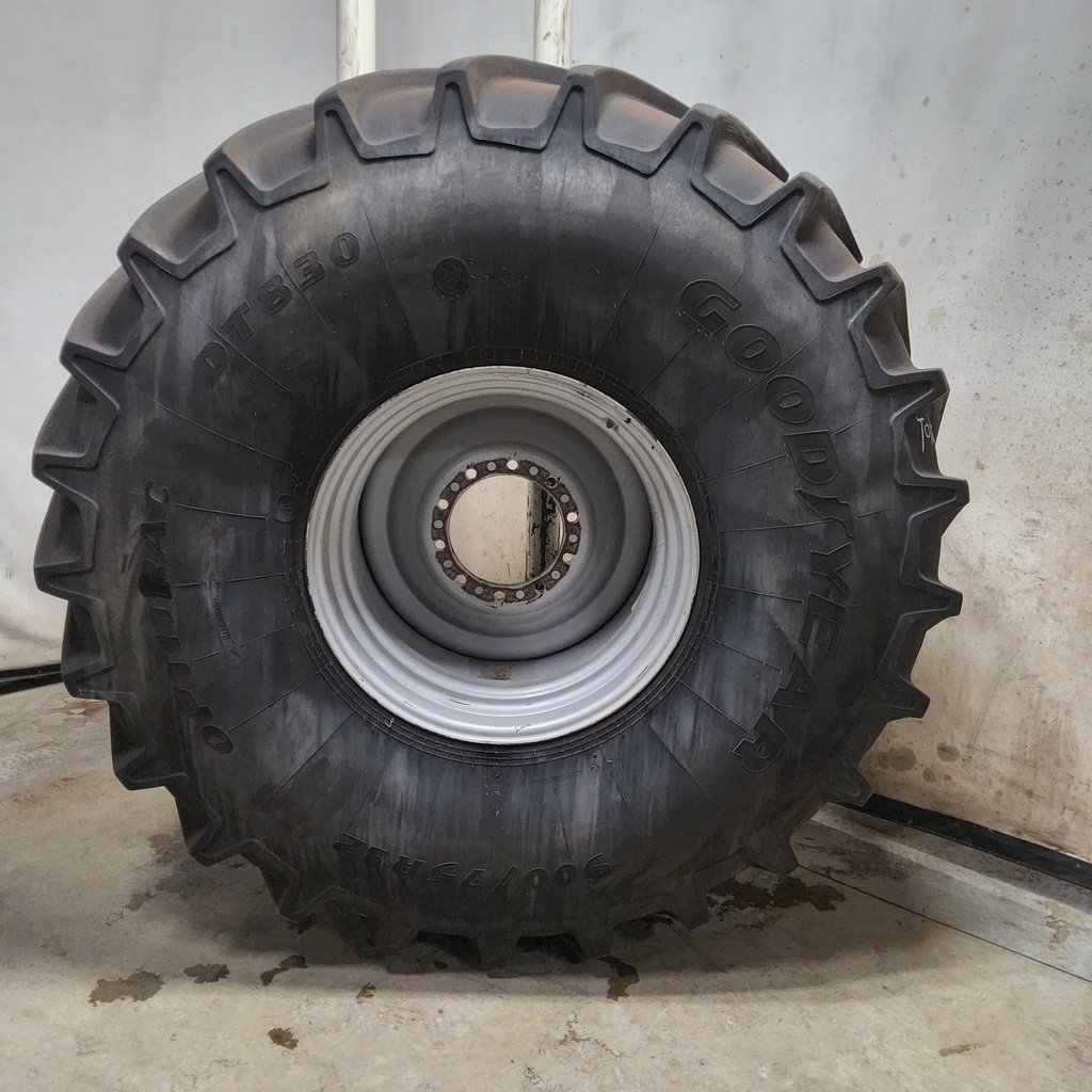 900/75R32 Goodyear Farm DT830 Optitrac R-1W on Case IH Silver Mist 10-Hole Formed Plate 80%