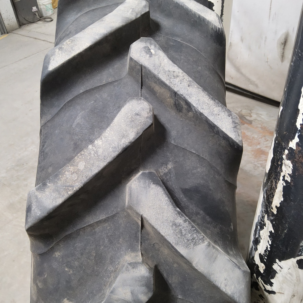 270/95R32 Alliance A-350 R-1 135A8