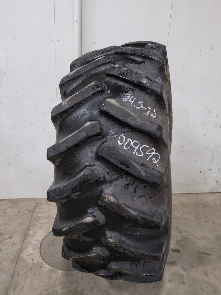 24.5/-32 Firestone Super All Traction 23 R-1 , F (12 Ply) 70%