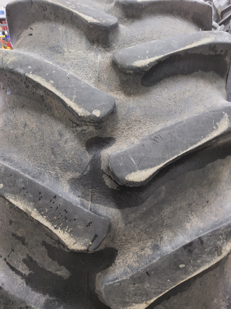 24.5/-32 Firestone Super All Traction 23 R-1 , F (12 Ply) 70%