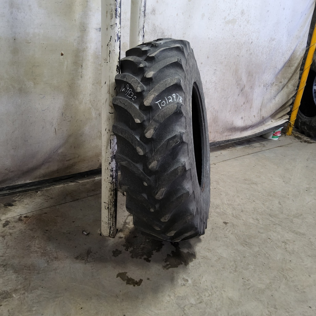 16.9/R30 Firestone Radial All Traction FWD R-1 141A8, F (12 Ply) 55%
