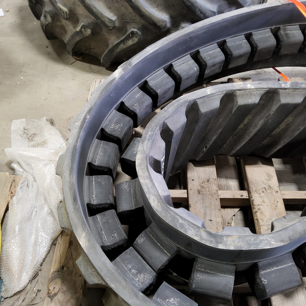 16" Camoplast Track 5500 High Roading - Diagonal RH John Deere 8RT 70%