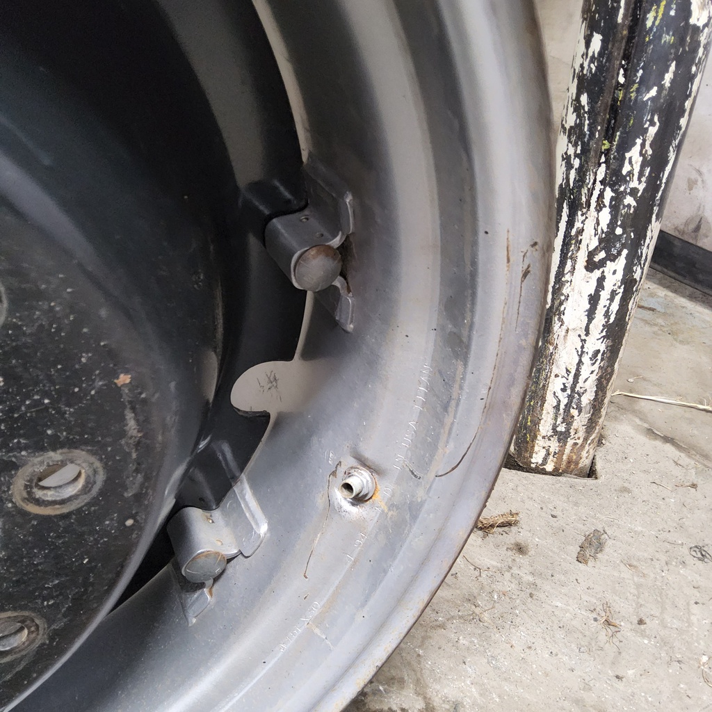 15"W x 30"D, Case IH Silver Mist 8-Hole Rim with Clamp/Loop Style