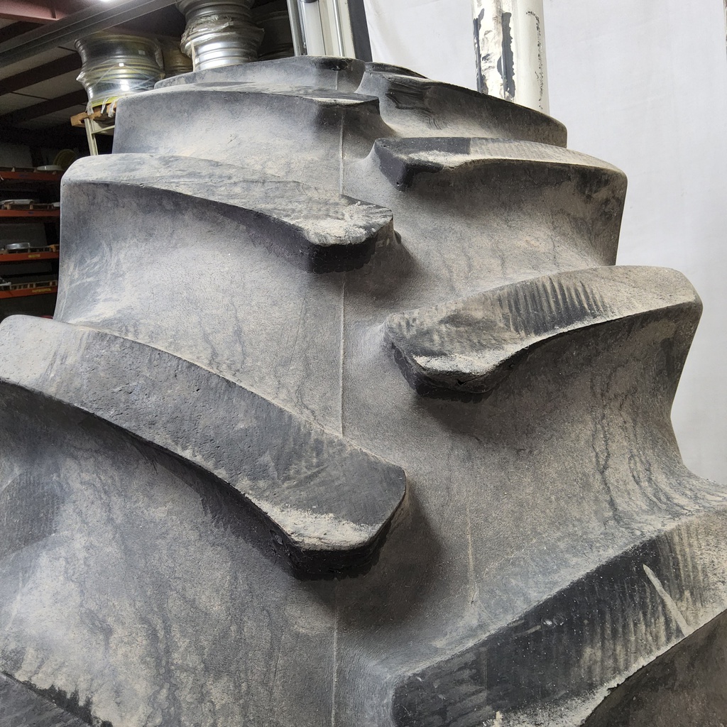 20.8/R42 Firestone Radial All Traction 23 R-1 155B, E (10 Ply) 65%