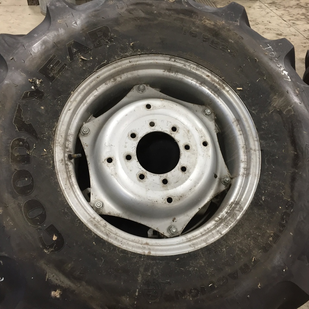 14"W x 24"D Rim with Clamp/Loop Style Rim with 8-Hole Center, Case IH Silver Mist