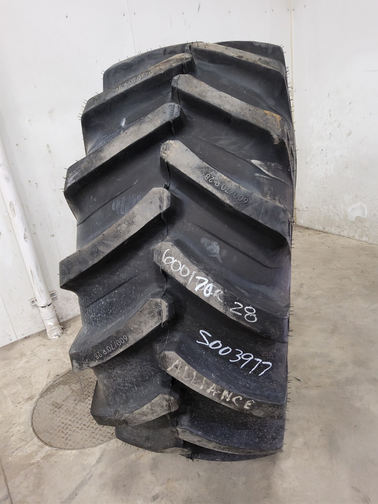 600/70R28 Alliance 370 Wide Deep Tread "70" Series R-1W 158B 99%