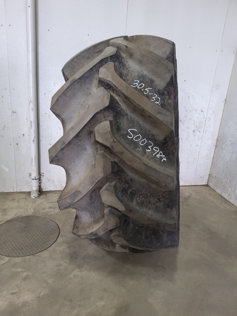USED 30.5L-32 Firestone Champion Spade Grip R-2 E (10 Ply), 95% for ...