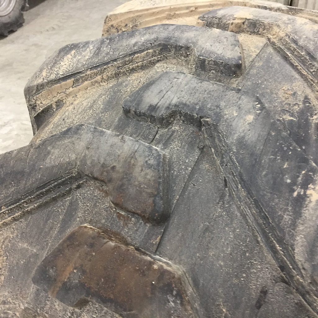 19.5/L-24 Solideal Backhoe Super Lug R-4, E (10 Ply) 65%