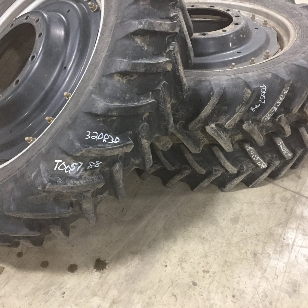 320/85R38 Michelin AgriBib Row Crop R-1W on Case IH Silver Mist 12-Hole Waffle Wheel (Groups of 3 bolts) 70%