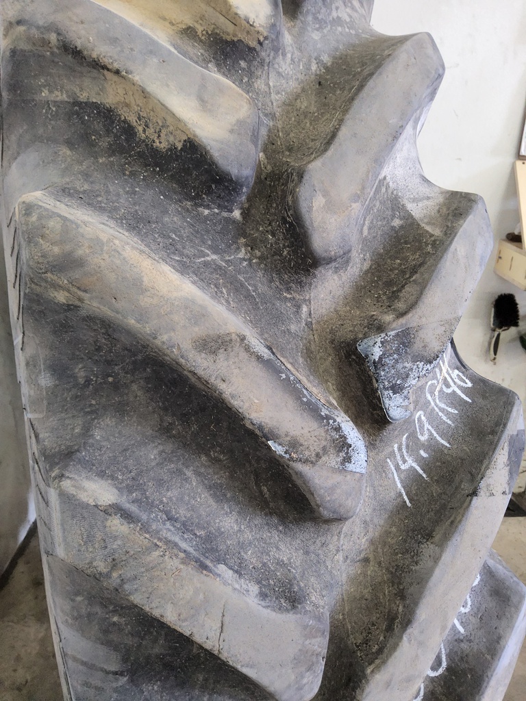 14.9/R46 Titan Farm Hi Traction Lug Radial R-1 149A8/5* 75%