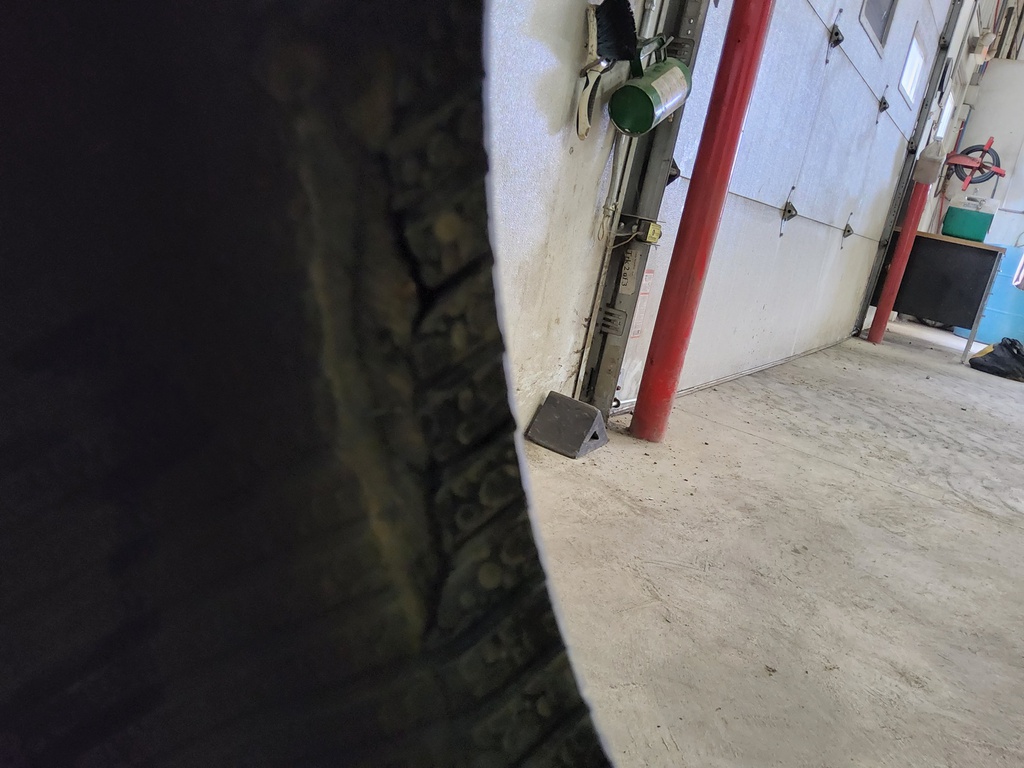 400/75-28 Lightning Otr , H (16 Ply)