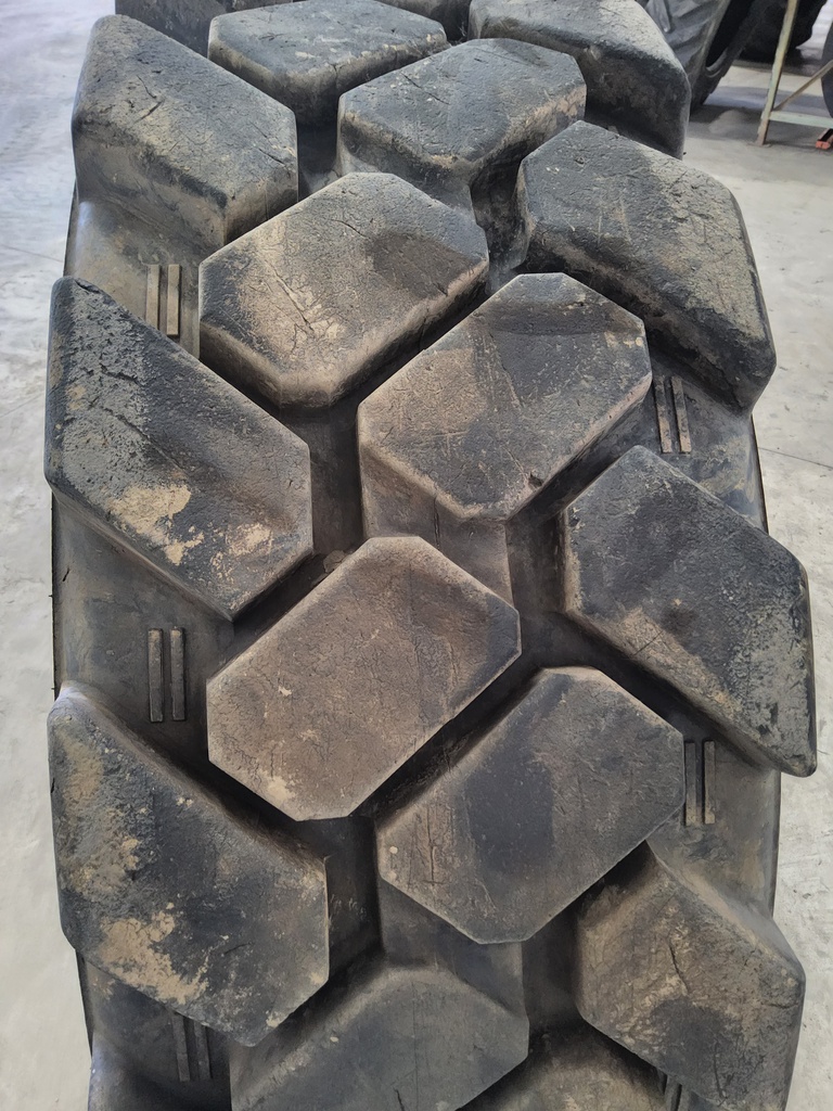 400/75-28 Lightning Otr , H (16 Ply)