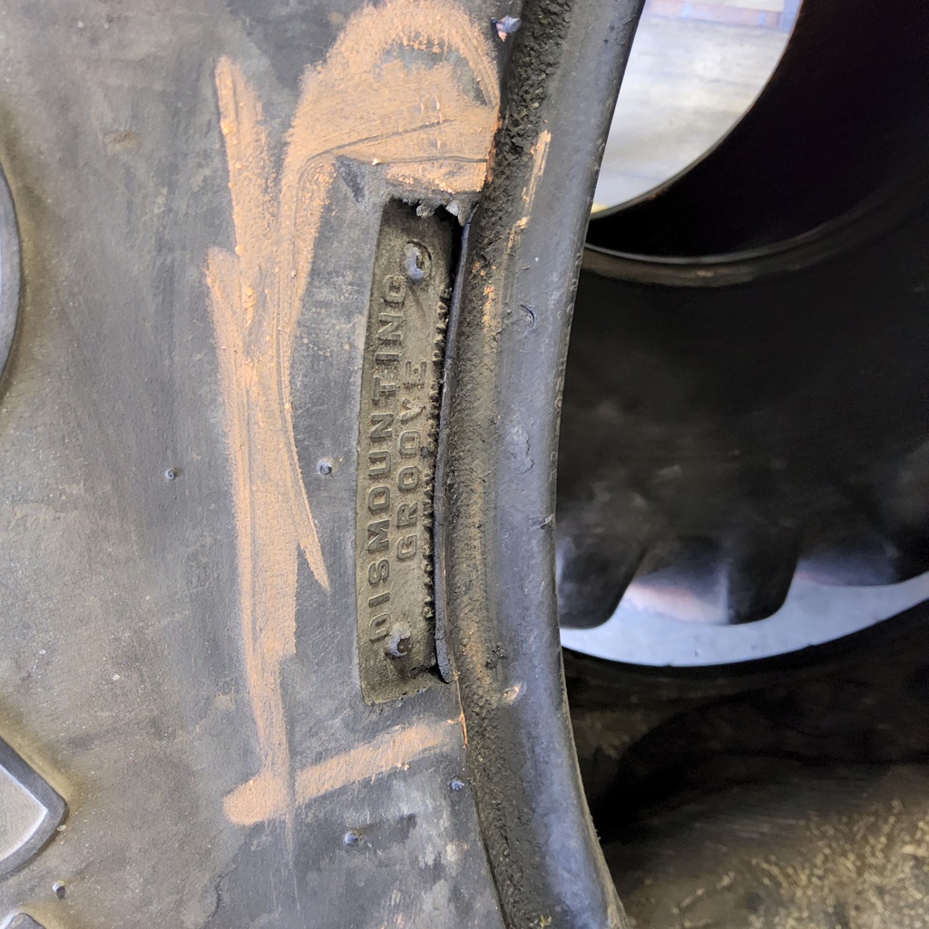 30.5/L-32 Firestone Super All Traction 23 R-1 , E (10 Ply) 90%