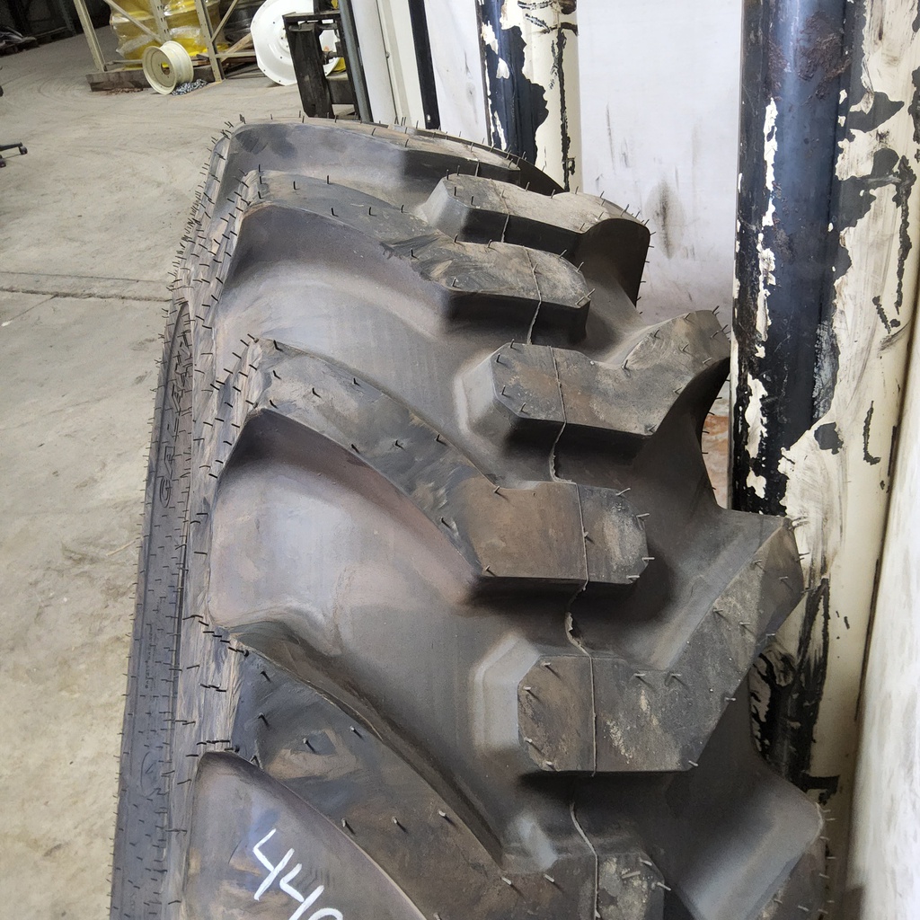 440/80-24 Galaxy Super Industrial Lug R-4 142A8 99%