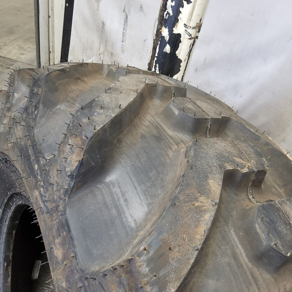 440/80-24 Galaxy Super Industrial Lug R-4 142A8 99%