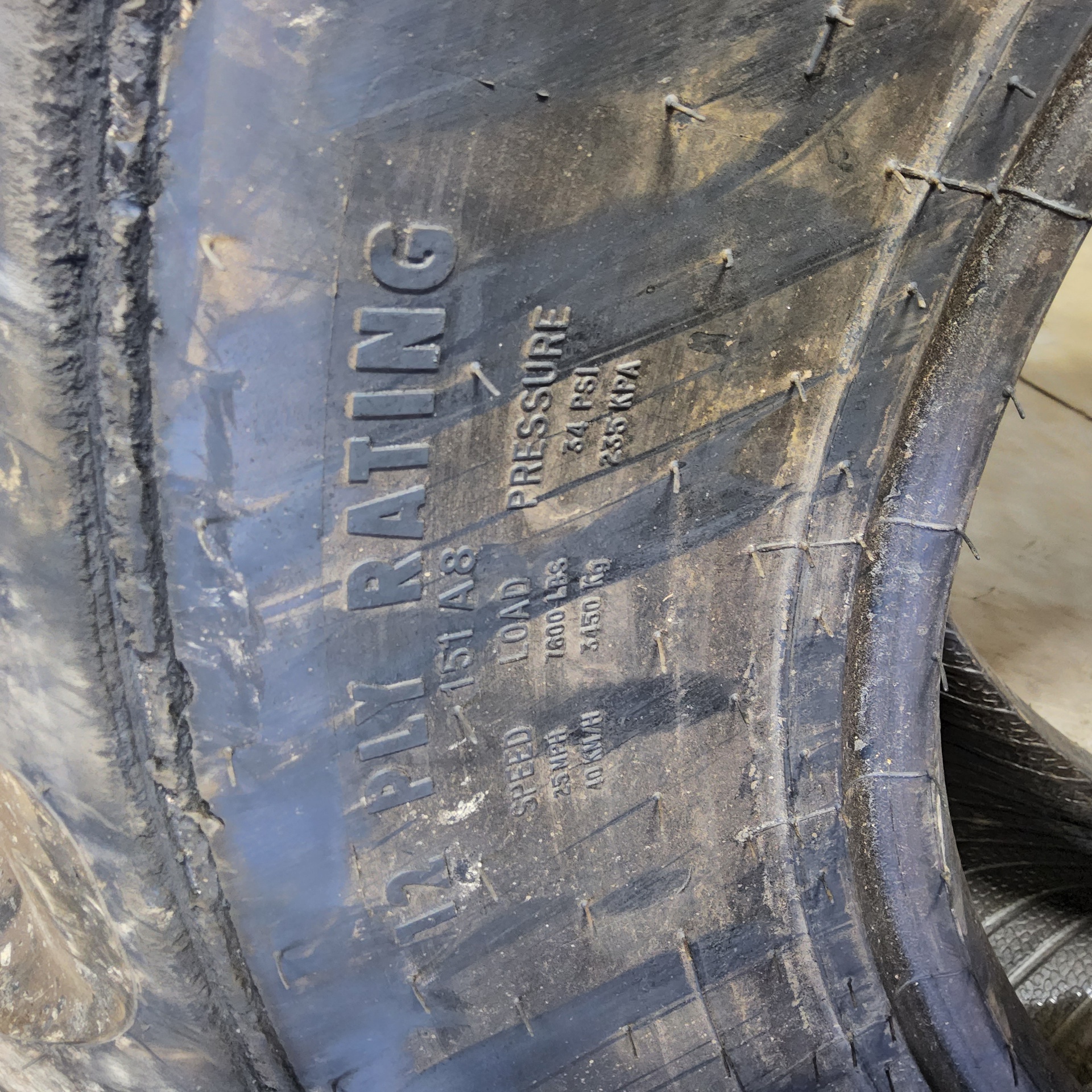 Used19.5/L24 Galaxy Ez Rider R4 Agricultural Tires for Sales NTS