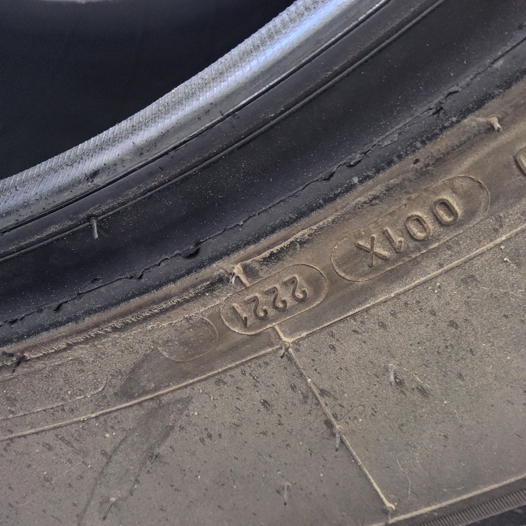 540/65R28 Michelin Multibib R-1W 142D 85%