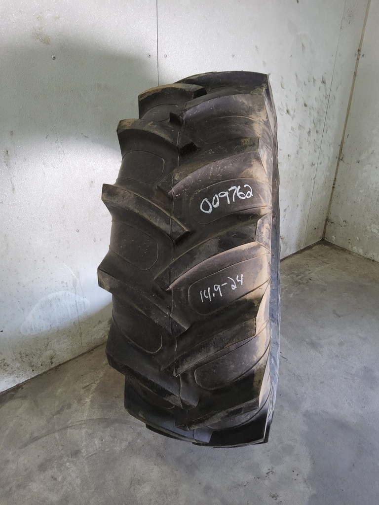 14.9/-24 Titan Farm Hi Power Lug R-1 , B (4 Ply) 95%