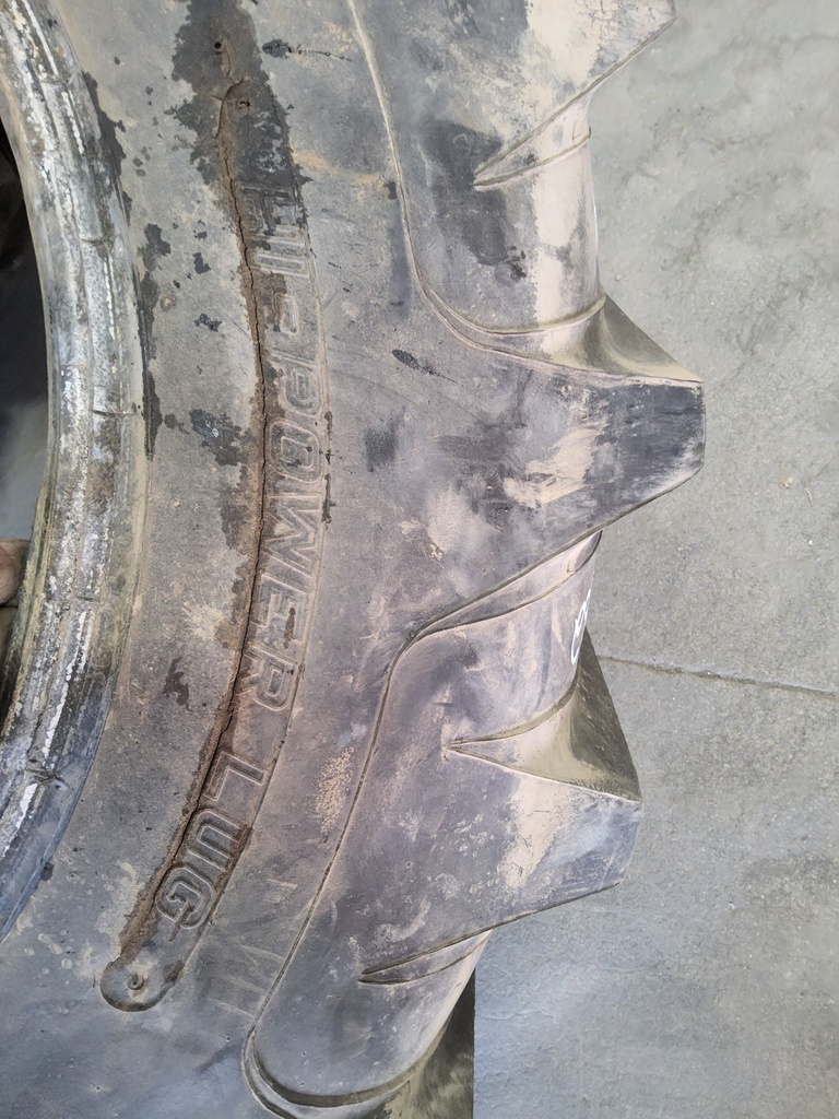 14.9/-24 Titan Farm Hi Power Lug R-1 , B (4 Ply) 95%