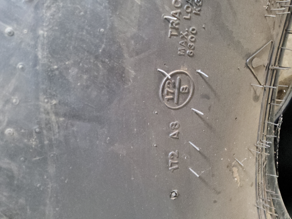 900/65R32 Goodyear Farm Special Sure Grip Radial TD8 R-2 172A8 90%