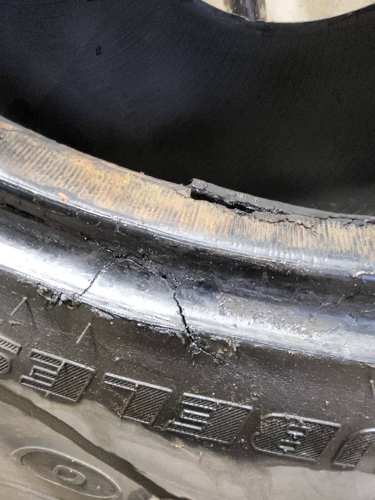 900/60R32 Trelleborg TM2000 R-1W 176A8